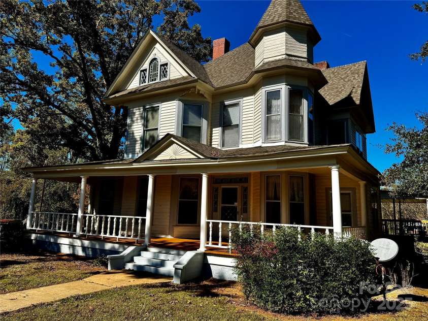 4689 Lakeview Acres Road, Valdese, NC 28690.  MLS# CAR4260635, YatesRealty ID 26482. 