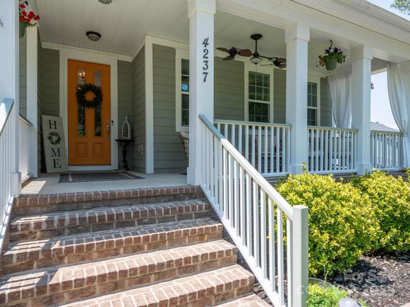 4237 Island Fox Lane, Denver, NC 28037.  MLS# CAR4268988, YatesRealty ID 26483. 