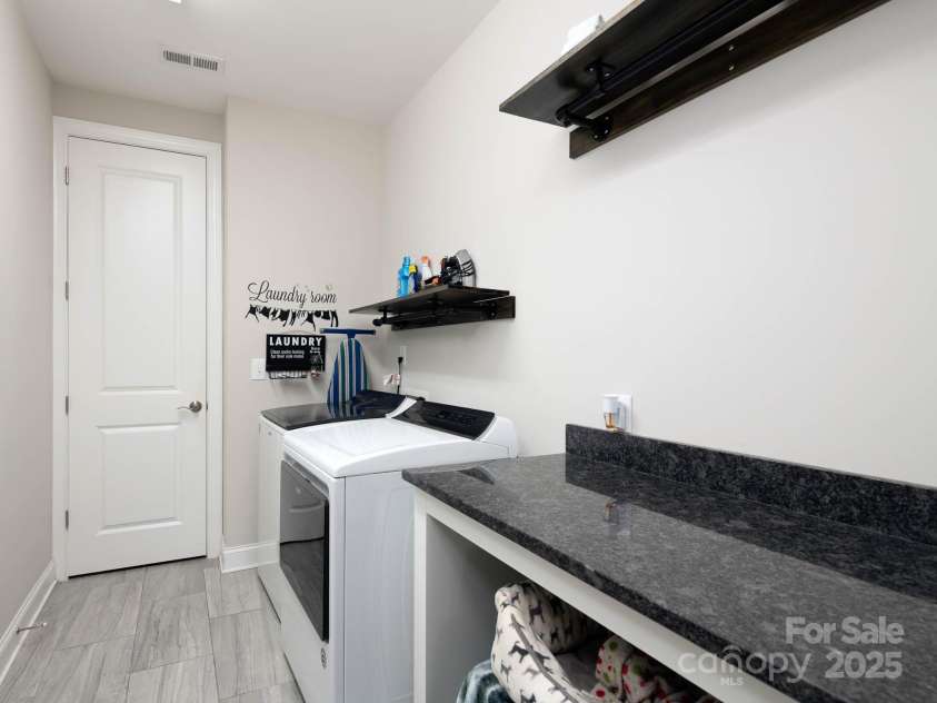 4237 Island Fox Lane, Denver, NC 28037.  MLS# CAR4268988, YatesRealty ID 26483. 