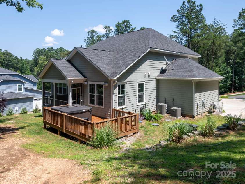 4237 Island Fox Lane, Denver, NC 28037.  MLS# CAR4268988, YatesRealty ID 26483. 