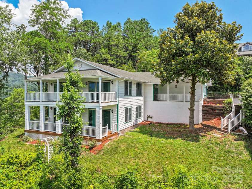 371 Clearview Drive, Waynesville, NC 28786.  MLS# CAR4275901, YatesRealty ID 26487. 