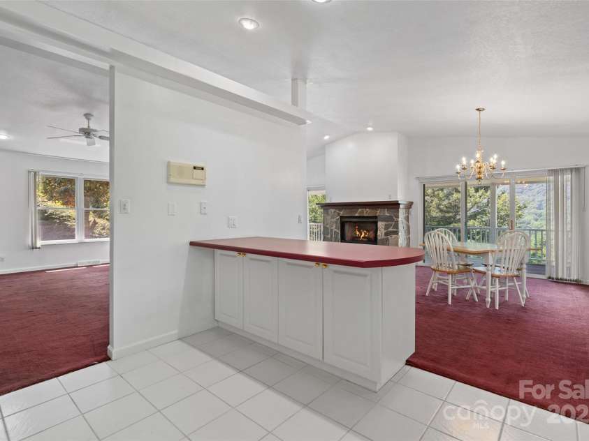 371 Clearview Drive, Waynesville, NC 28786.  MLS# CAR4275901, YatesRealty ID 26487. 