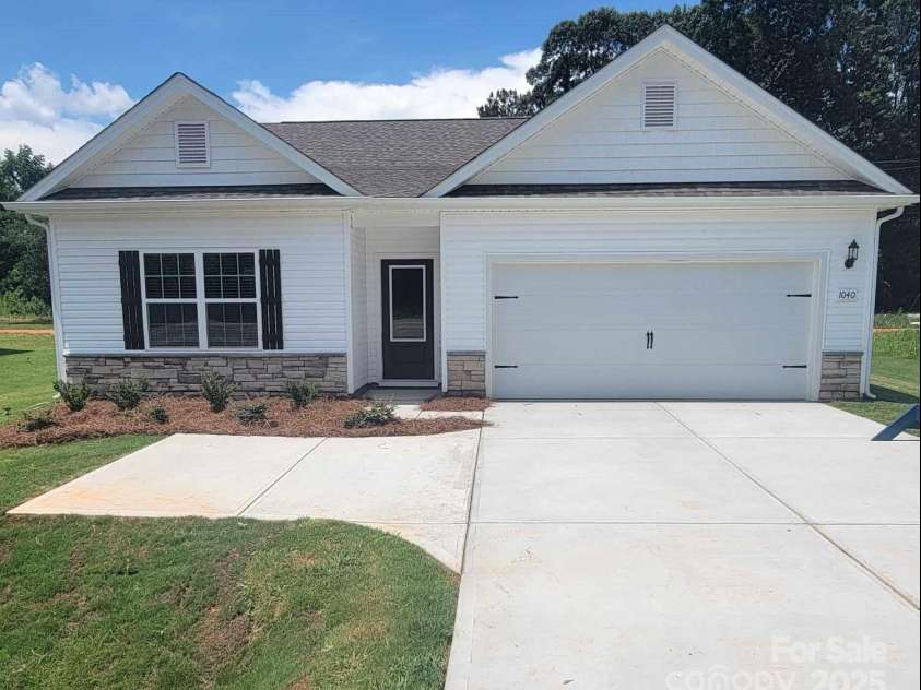 1040 Jonestown Road, Winston Salem, NC 27103.  MLS# CAR4277944, YatesRealty ID 26488. Actual Photo
