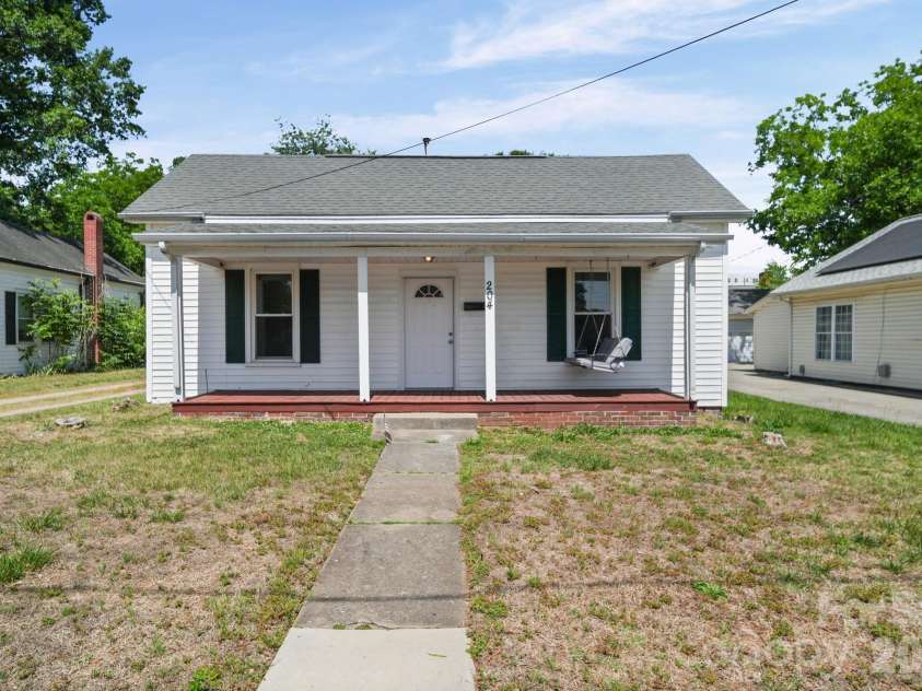 204 East Avenue, Kannapolis, NC 28083.  MLS# CAR4383991, YatesRealty ID 26488. 