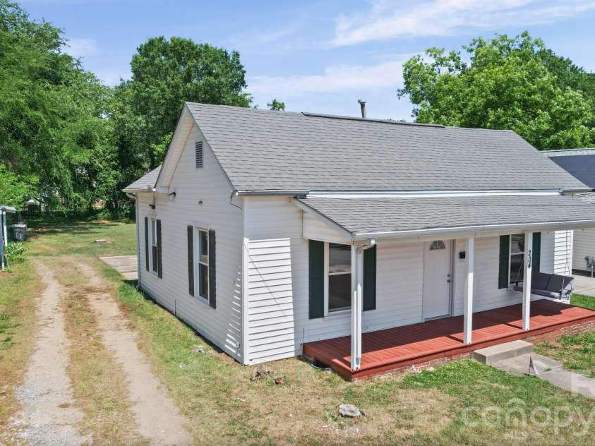 204 East Avenue, Kannapolis, NC 28083.  MLS# CAR4383991, YatesRealty ID 26488. 