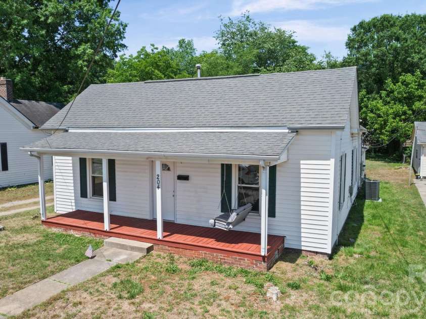 204 East Avenue, Kannapolis, NC 28083.  MLS# CAR4383991, YatesRealty ID 26488. 