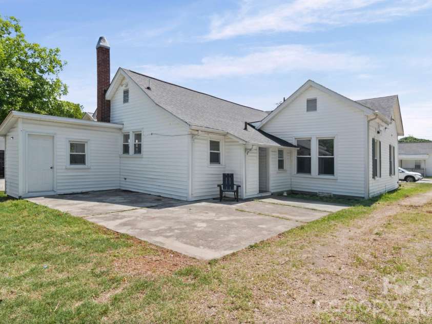 204 East Avenue, Kannapolis, NC 28083.  MLS# CAR4383991, YatesRealty ID 26488. 