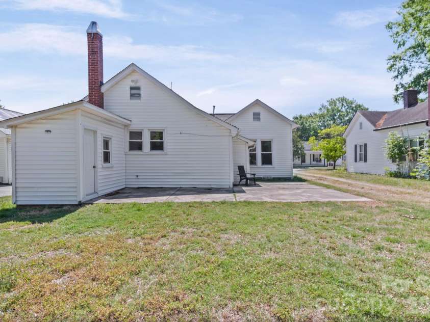 204 East Avenue, Kannapolis, NC 28083.  MLS# CAR4383991, YatesRealty ID 26488. 