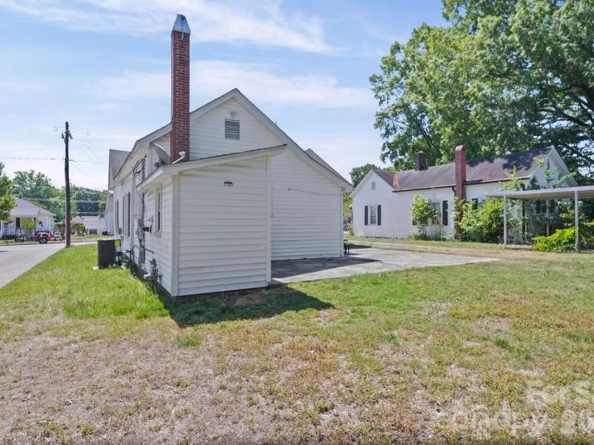 204 East Avenue, Kannapolis, NC 28083.  MLS# CAR4383991, YatesRealty ID 26488. 