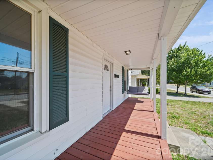 204 East Avenue, Kannapolis, NC 28083.  MLS# CAR4383991, YatesRealty ID 26488. 