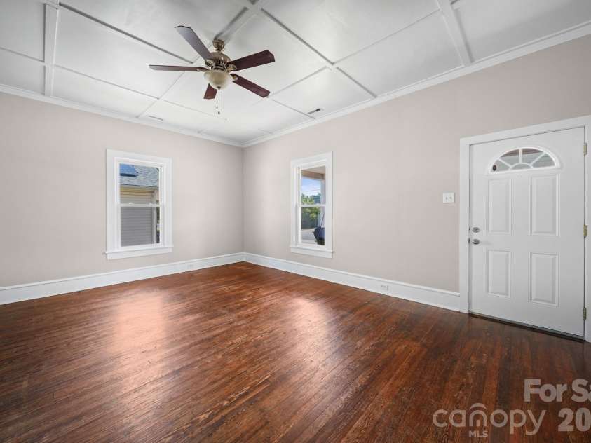 204 East Avenue, Kannapolis, NC 28083.  MLS# CAR4383991, YatesRealty ID 26488. 