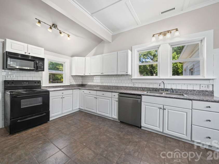 204 East Avenue, Kannapolis, NC 28083.  MLS# CAR4383991, YatesRealty ID 26488. 