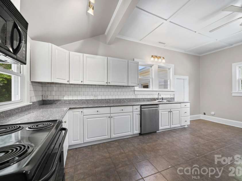 204 East Avenue, Kannapolis, NC 28083.  MLS# CAR4383991, YatesRealty ID 26488. 