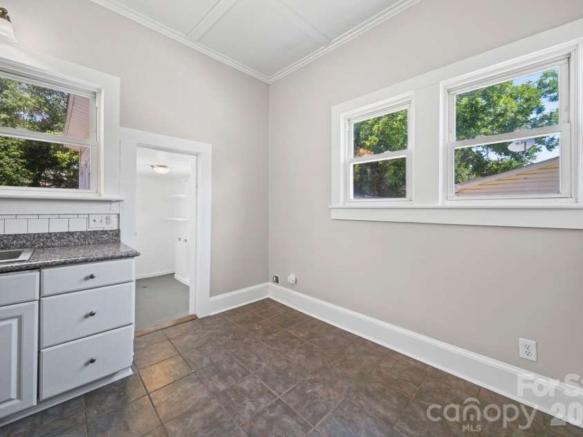 204 East Avenue, Kannapolis, NC 28083.  MLS# CAR4383991, YatesRealty ID 26488. 