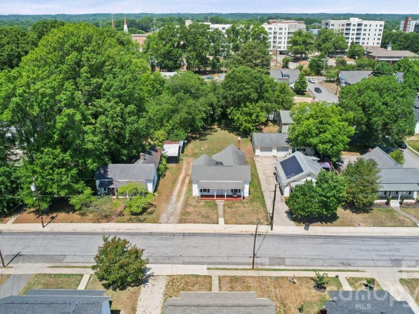 204 East Avenue, Kannapolis, NC 28083.  MLS# CAR4383991, YatesRealty ID 26488. 
