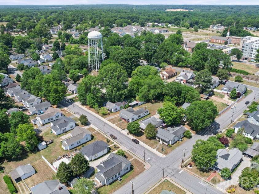 204 East Avenue, Kannapolis, NC 28083.  MLS# CAR4383991, YatesRealty ID 26488. 