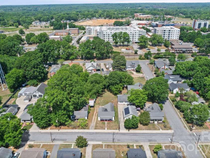 204 East Avenue, Kannapolis, NC 28083.  MLS# CAR4383991, YatesRealty ID 26488. 