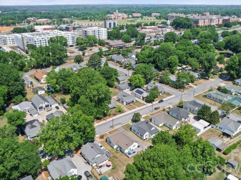 204 East Avenue, Kannapolis, NC 28083.  MLS# CAR4383991, YatesRealty ID 26488. 