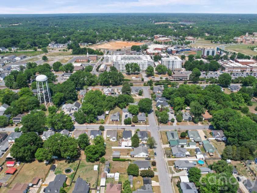 204 East Avenue, Kannapolis, NC 28083.  MLS# CAR4383991, YatesRealty ID 26488. 
