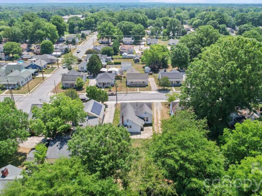 204 East Avenue, Kannapolis, NC 28083.  MLS# CAR4383991, YatesRealty ID 26488. 