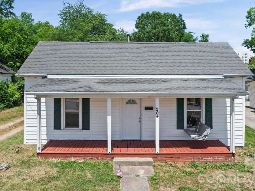 204 East Avenue, Kannapolis, NC 28083.  MLS# CAR4383991, YatesRealty ID 26488. 