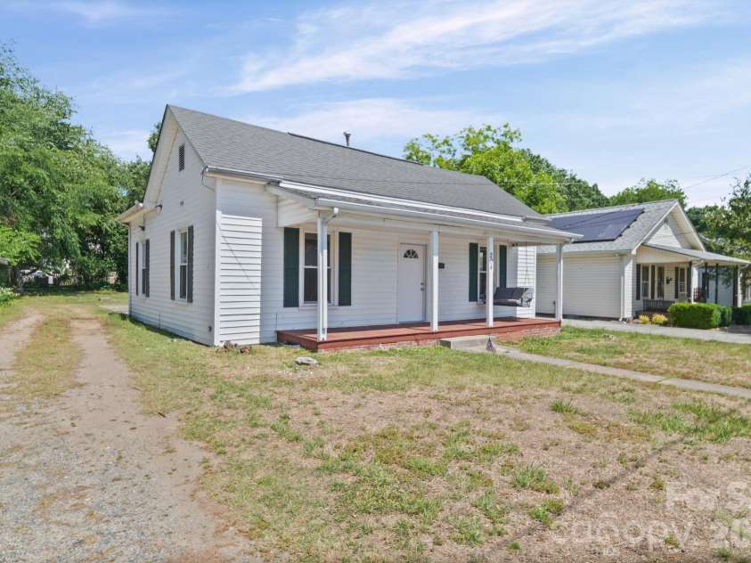 204 East Avenue, Kannapolis, NC 28083.  MLS# CAR4383991, YatesRealty ID 26488. 