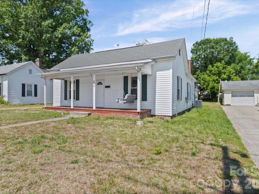 204 East Avenue, Kannapolis, NC 28083.  MLS# CAR4383991, YatesRealty ID 26488. 