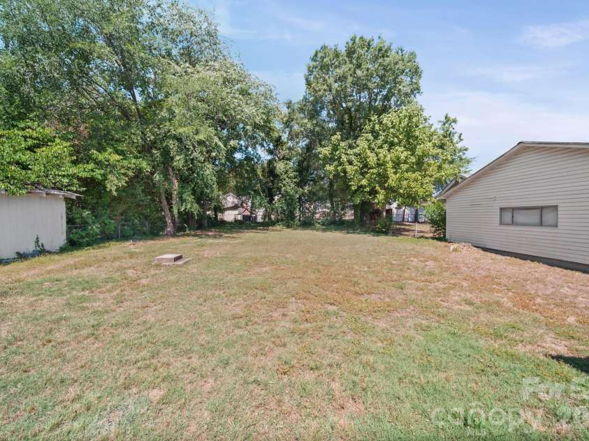 204 East Avenue, Kannapolis, NC 28083.  MLS# CAR4383991, YatesRealty ID 26488. 
