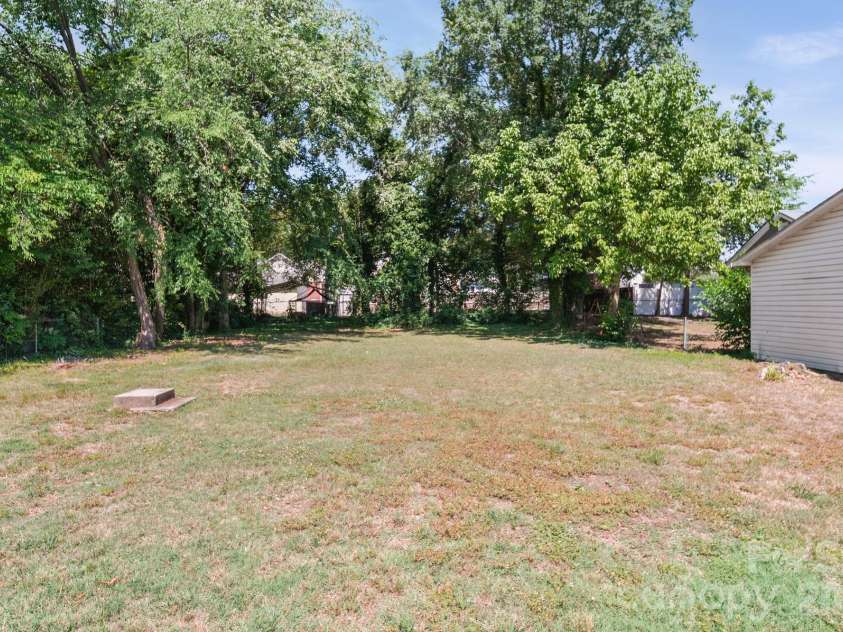 204 East Avenue, Kannapolis, NC 28083.  MLS# CAR4383991, YatesRealty ID 26488. 