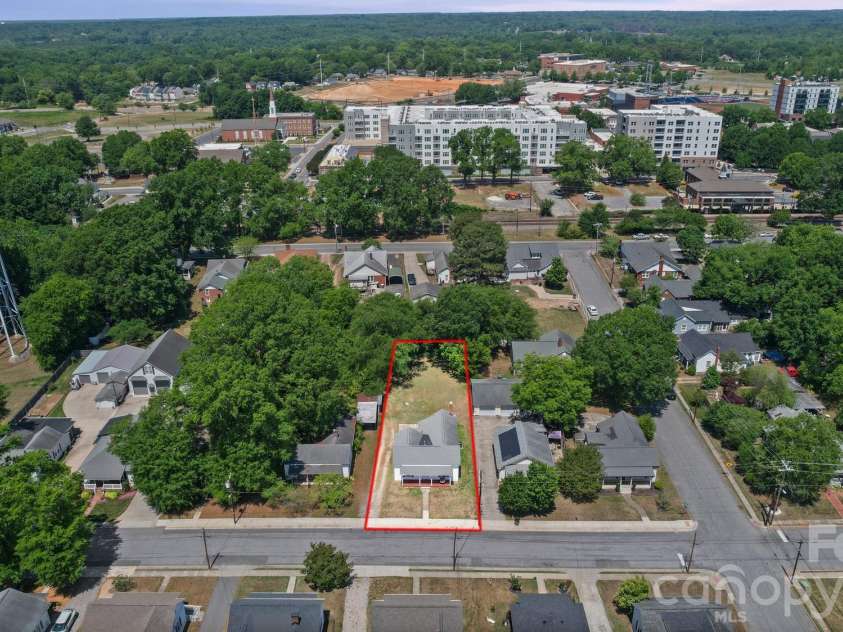 204 East Avenue, Kannapolis, NC 28083.  MLS# CAR4383991, YatesRealty ID 26488. 