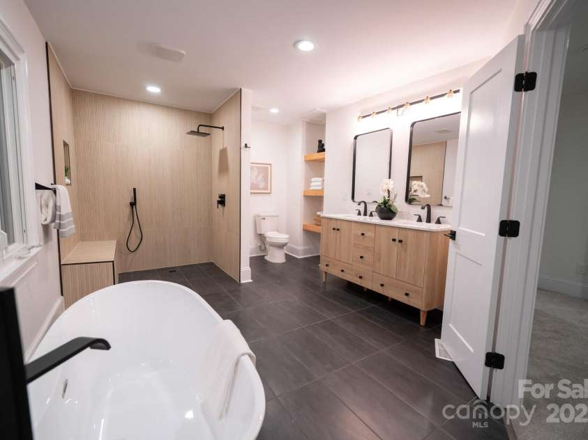 4901 Pine Ridge Road, Charlotte, NC 28226.  MLS# CAR4278391, YatesRealty ID 26490. 1st Primary Bathroom