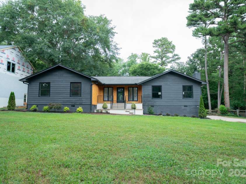 4901 Pine Ridge Road, Charlotte, NC 28226.  MLS# CAR4278391, YatesRealty ID 26490. 4901 Pine Ridge Rd