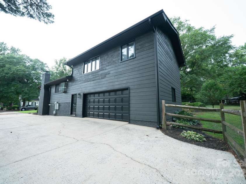 4901 Pine Ridge Road, Charlotte, NC 28226.  MLS# CAR4278391, YatesRealty ID 26490. 