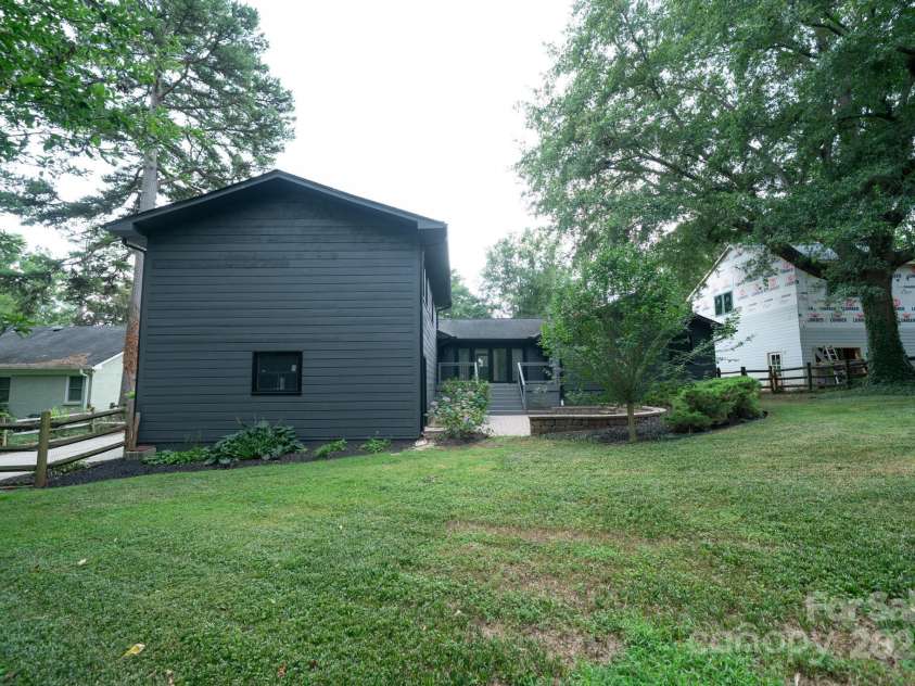 4901 Pine Ridge Road, Charlotte, NC 28226.  MLS# CAR4278391, YatesRealty ID 26490. 