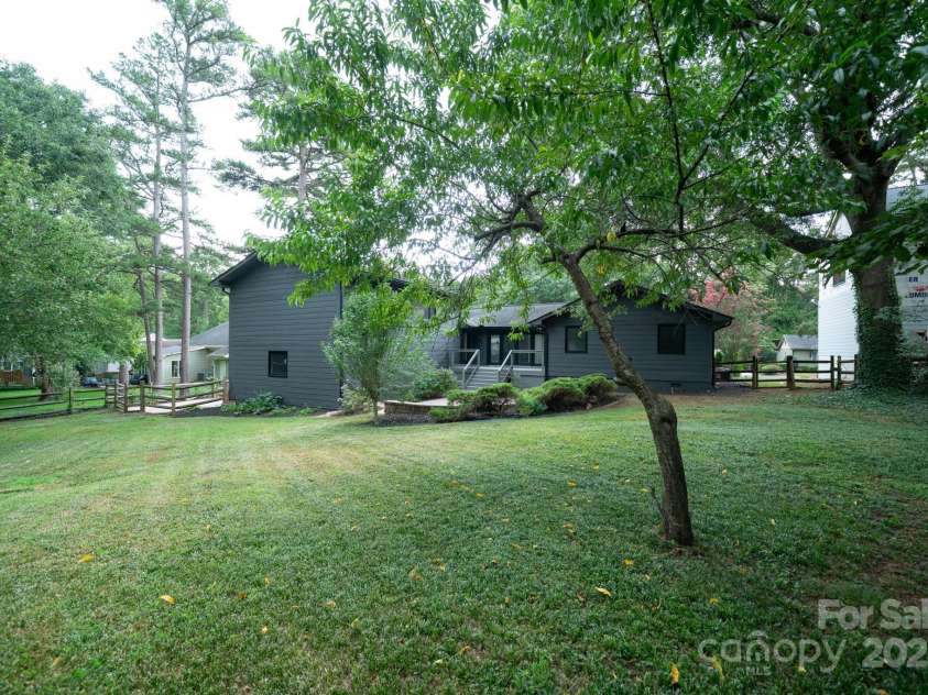 4901 Pine Ridge Road, Charlotte, NC 28226.  MLS# CAR4278391, YatesRealty ID 26490. 