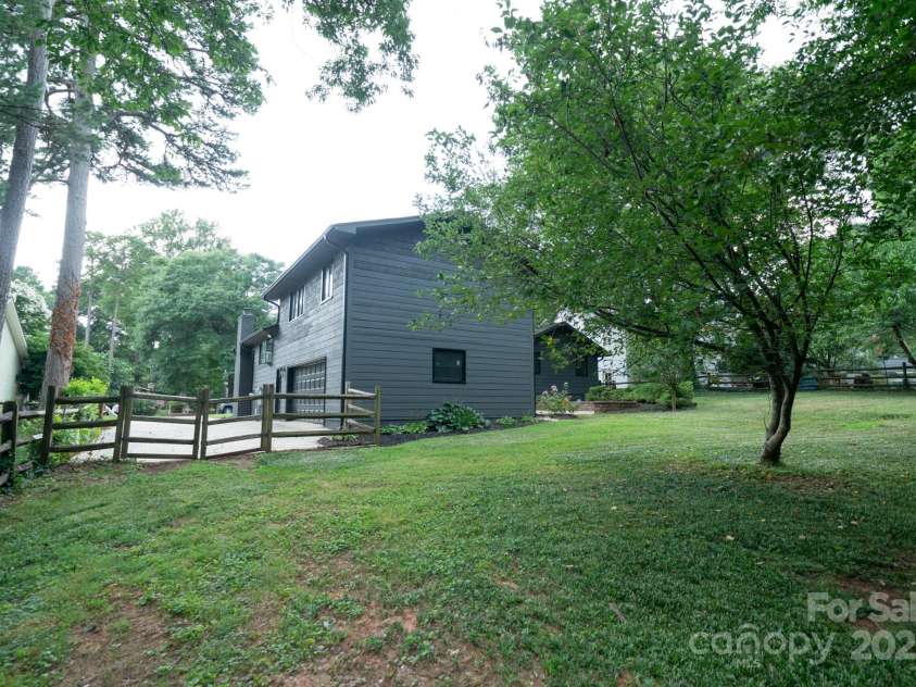 4901 Pine Ridge Road, Charlotte, NC 28226.  MLS# CAR4278391, YatesRealty ID 26490. 