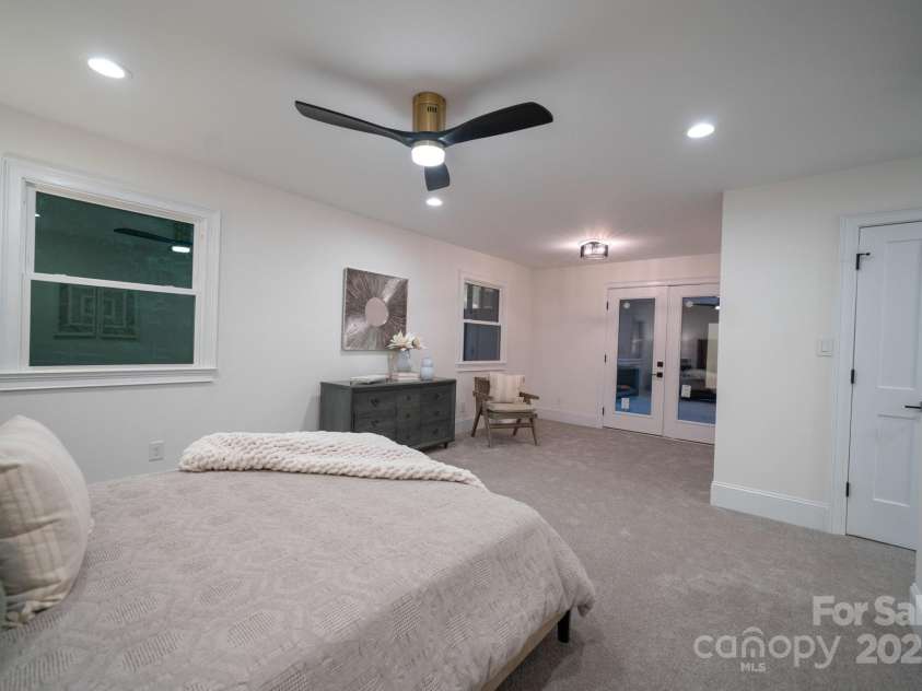 4901 Pine Ridge Road, Charlotte, NC 28226.  MLS# CAR4278391, YatesRealty ID 26490. 