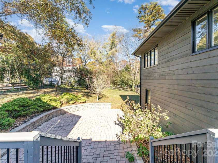 4901 Pine Ridge Road, Charlotte, NC 28226.  MLS# CAR4278391, YatesRealty ID 26490. 