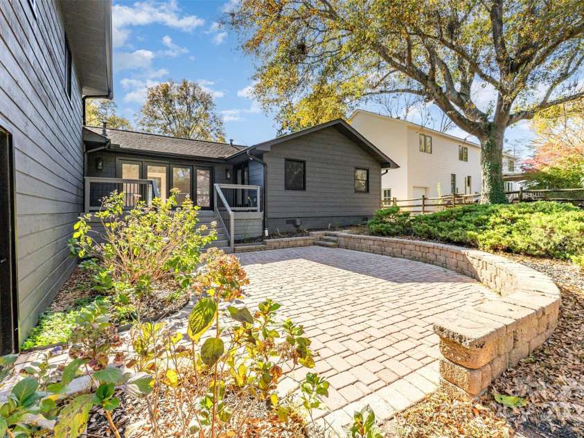 4901 Pine Ridge Road, Charlotte, NC 28226.  MLS# CAR4278391, YatesRealty ID 26490. 