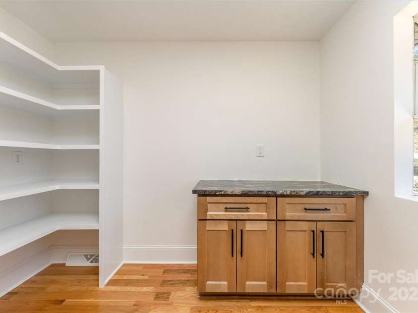 4901 Pine Ridge Road, Charlotte, NC 28226.  MLS# CAR4278391, YatesRealty ID 26490. Butler Pantry