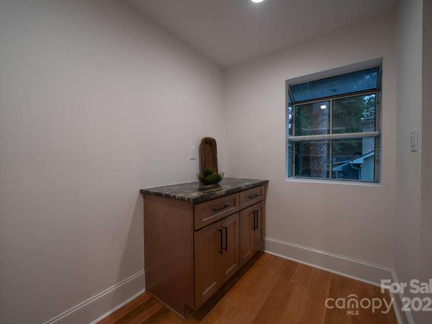 4901 Pine Ridge Road, Charlotte, NC 28226.  MLS# CAR4278391, YatesRealty ID 26490. Coffee Area