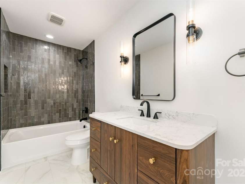 4901 Pine Ridge Road, Charlotte, NC 28226.  MLS# CAR4278391, YatesRealty ID 26490. Hall and Guest Bath