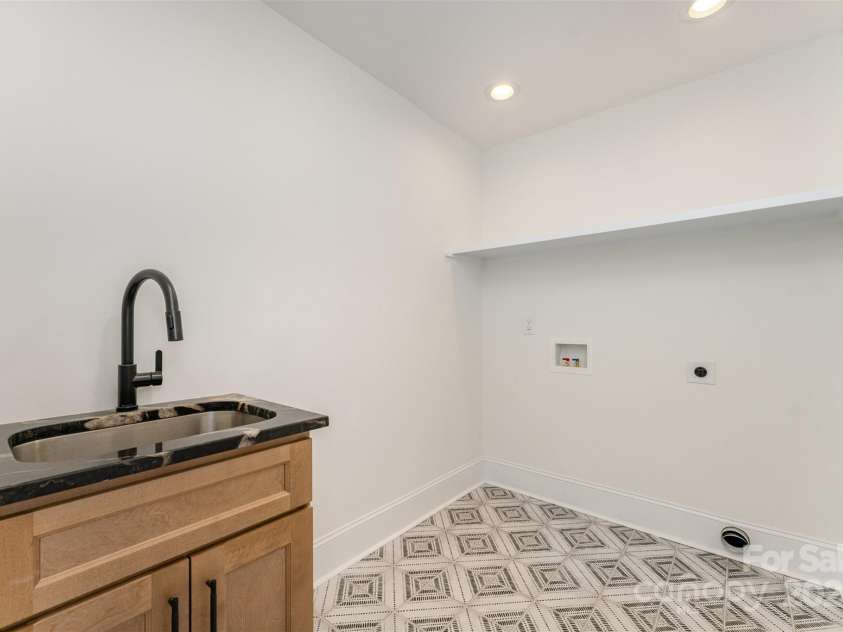 4901 Pine Ridge Road, Charlotte, NC 28226.  MLS# CAR4278391, YatesRealty ID 26490. Laundry Room