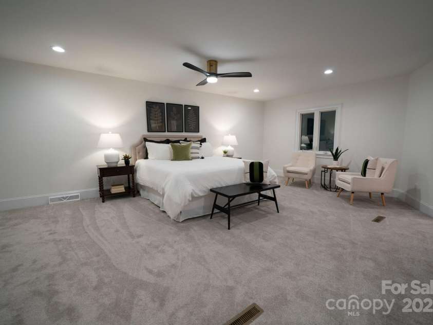 4901 Pine Ridge Road, Charlotte, NC 28226.  MLS# CAR4278391, YatesRealty ID 26490. Primary Bedroom