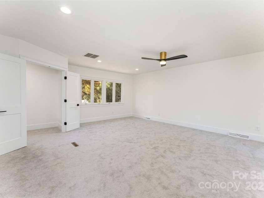 4901 Pine Ridge Road, Charlotte, NC 28226.  MLS# CAR4278391, YatesRealty ID 26490. Primary Suite 