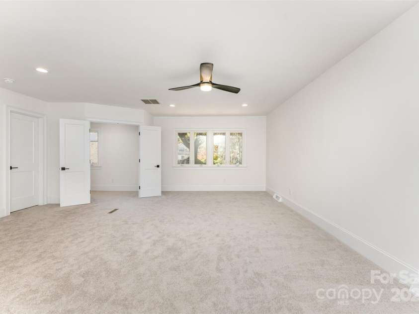 4901 Pine Ridge Road, Charlotte, NC 28226.  MLS# CAR4278391, YatesRealty ID 26490. Primary Suite 