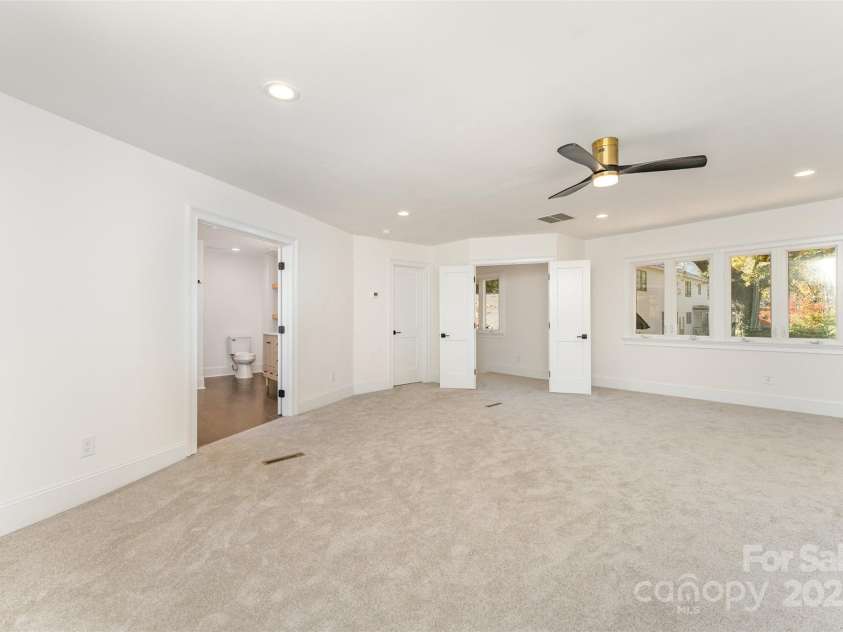 4901 Pine Ridge Road, Charlotte, NC 28226.  MLS# CAR4278391, YatesRealty ID 26490. Primary Suite 