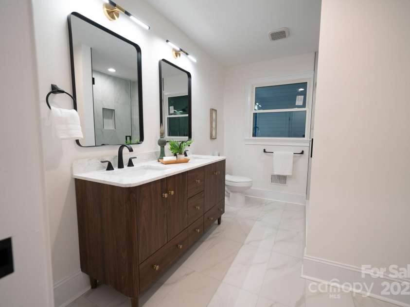 4901 Pine Ridge Road, Charlotte, NC 28226.  MLS# CAR4278391, YatesRealty ID 26490. Second Primary Bath