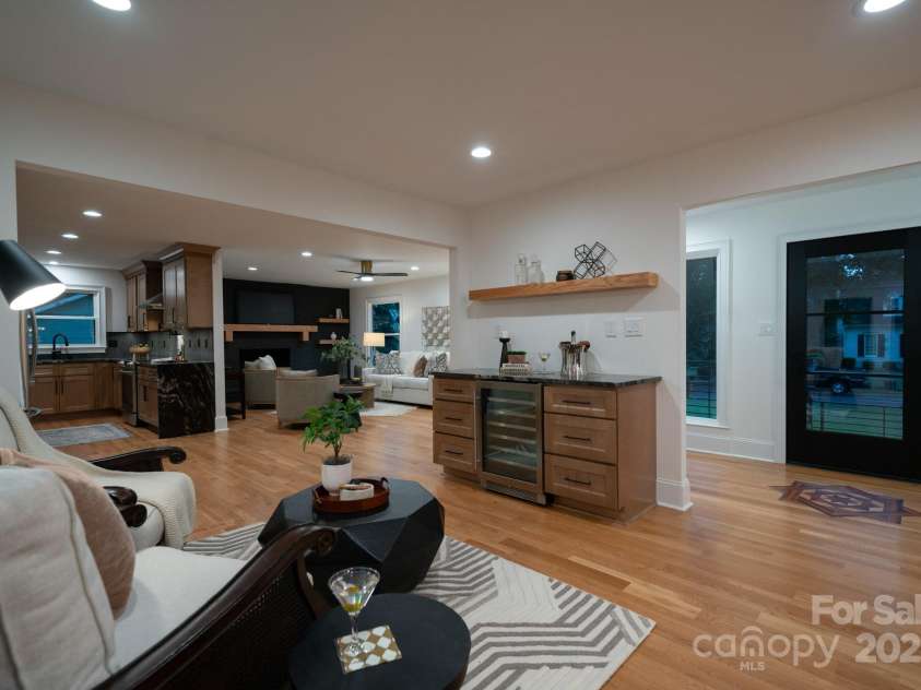 4901 Pine Ridge Road, Charlotte, NC 28226.  MLS# CAR4278391, YatesRealty ID 26490. Wet Bar Area
