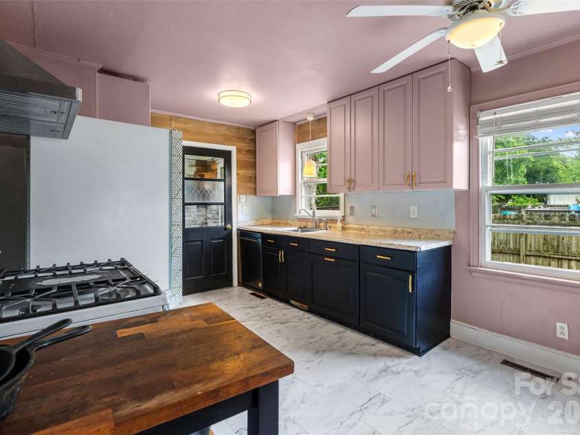 711 Rockwood Drive, Rock Hill, SC 29730.  MLS# CAR4387577, YatesRealty ID 26490. 